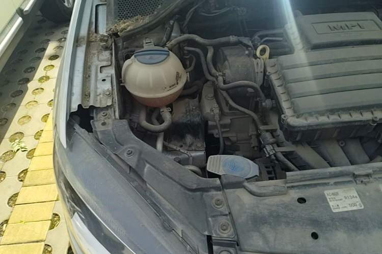 Used Volkswagen Jetta 2013 1.6L Manual Fashion Edition Engine Bay Right
