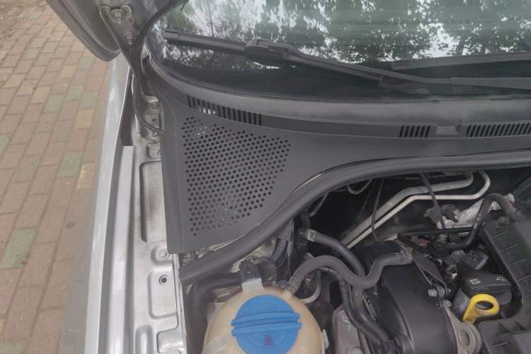 Used Volkswagen Jetta 2013 1.6L Manual Fashion Edition Engine Bay Right