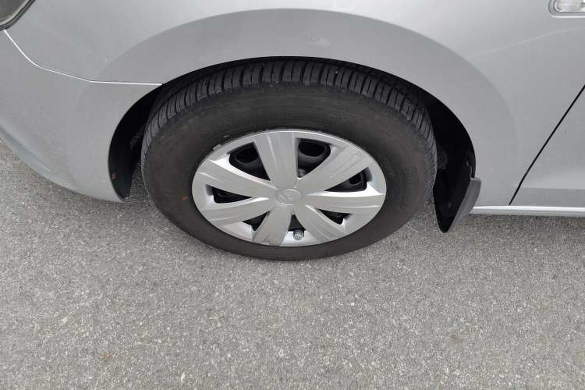 Used Volkswagen Jetta 2013 1.6L Automatic Fashion Model Exterior 4