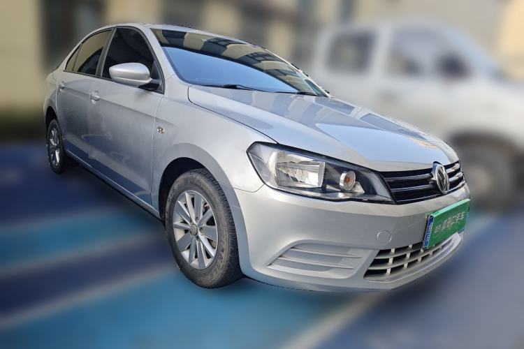 Used Volkswagen Jetta 2013 1.6L Manual Fashion Edition Front Right 45 Deg