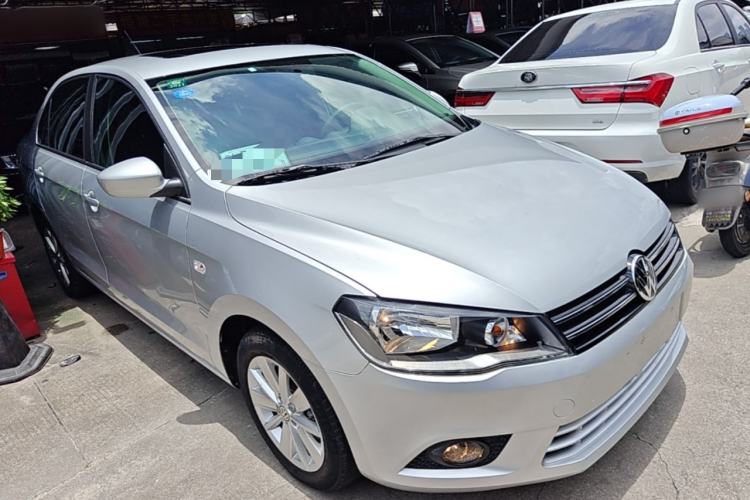 Used Volkswagen Jetta 2013 1.6L Automatic Comfort Model Front Right 45 Deg