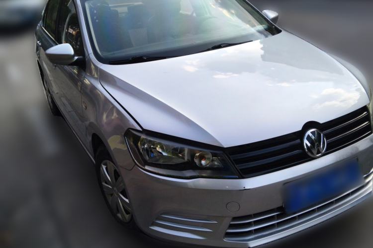 Used Volkswagen Jetta 2013 1.6L Manual Fashion Edition Front Right 45 Deg