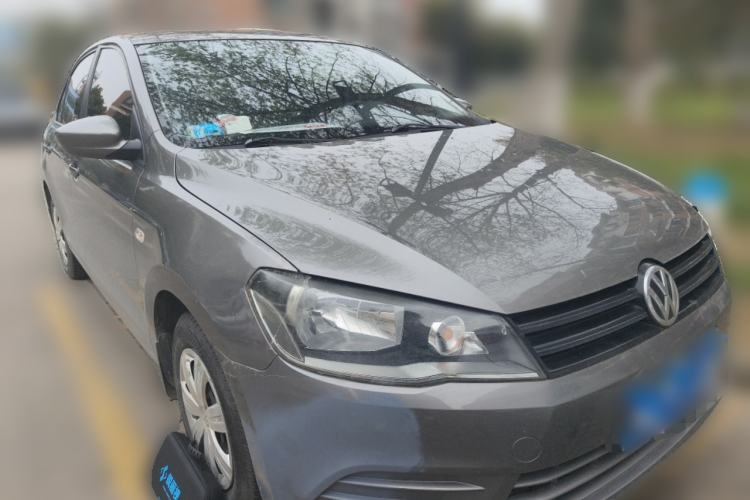 Used Volkswagen Jetta 2013 1.6L Manual Fashion Edition Front Right 45 Deg