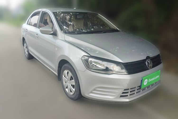 Used Volkswagen Jetta 2013 1.6L Manual Fashion Edition Front Right 45 Deg