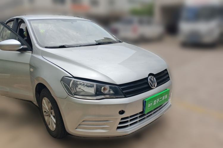 Used Volkswagen Jetta 2013 1.6L Manual Fashion Edition Front Right 45 Deg
