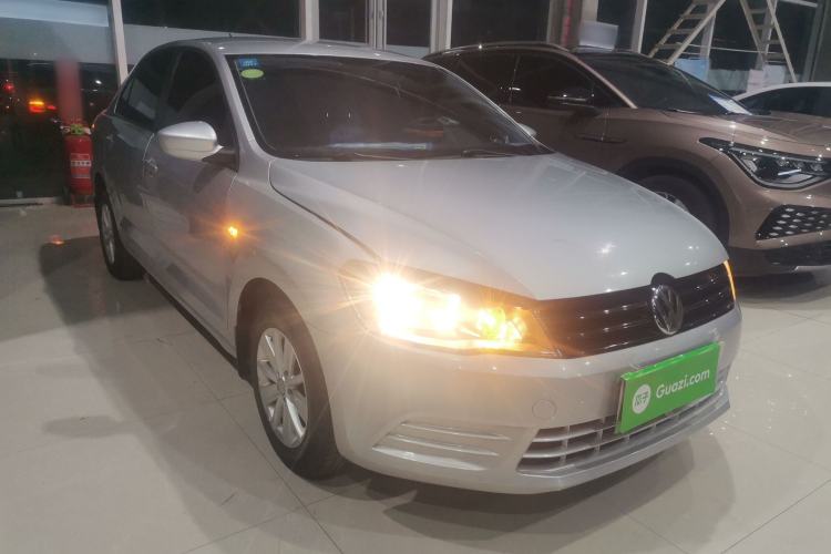 Used Volkswagen Jetta 2013 1.4L Manual Fashion Model Front Right 45 Deg