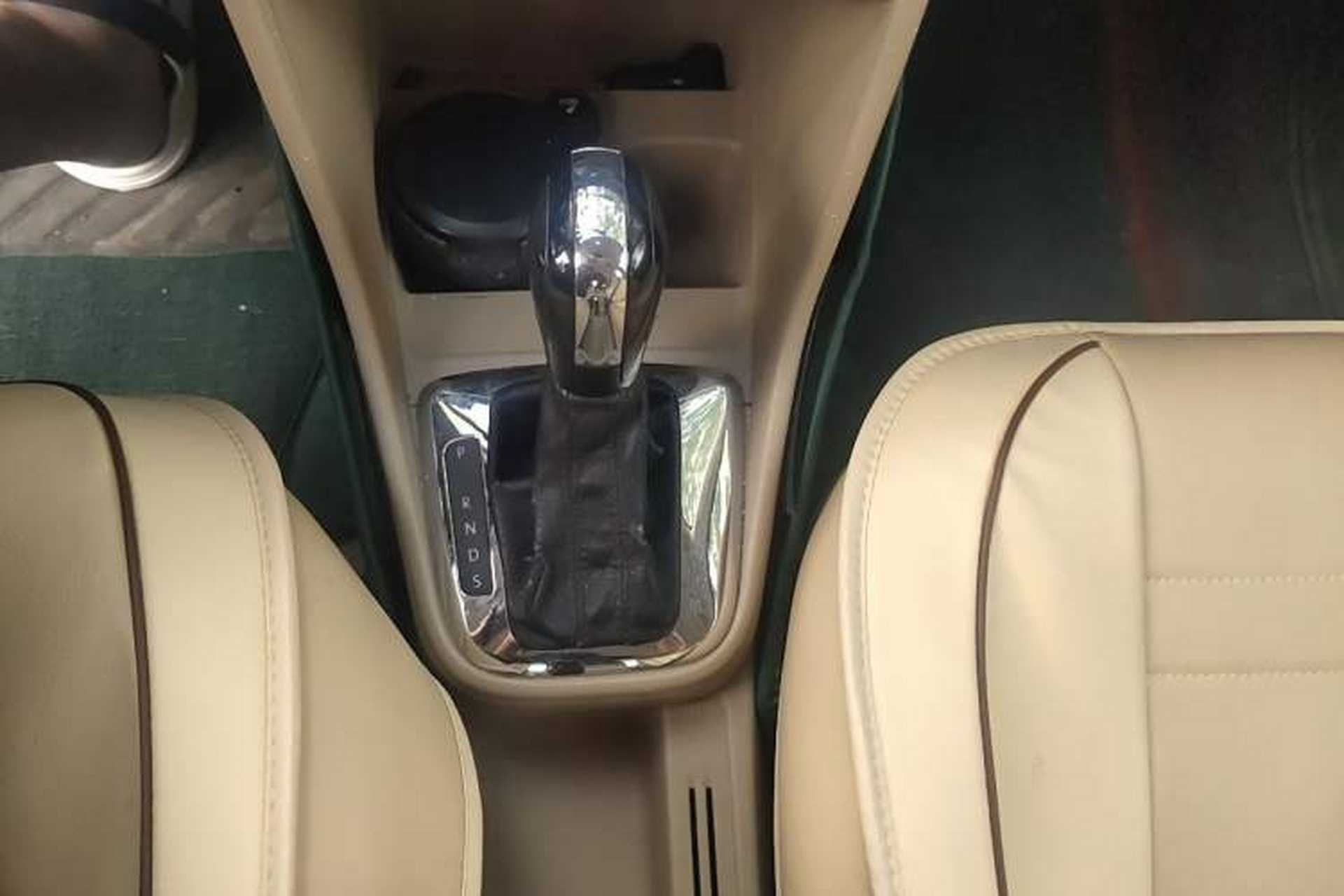 Used Volkswagen Jetta 2013 1.6L Automatic Comfort Model Gear Lever