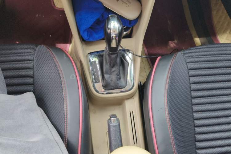 Used Volkswagen Jetta 2013 1.6L Automatic Comfort Model Gear Lever