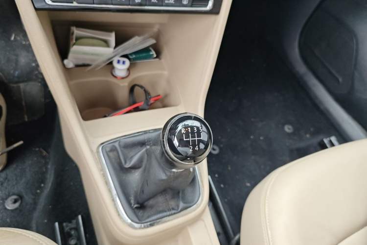 Used Volkswagen Jetta 2013 1.6L Manual Comfort Model Gear Lever