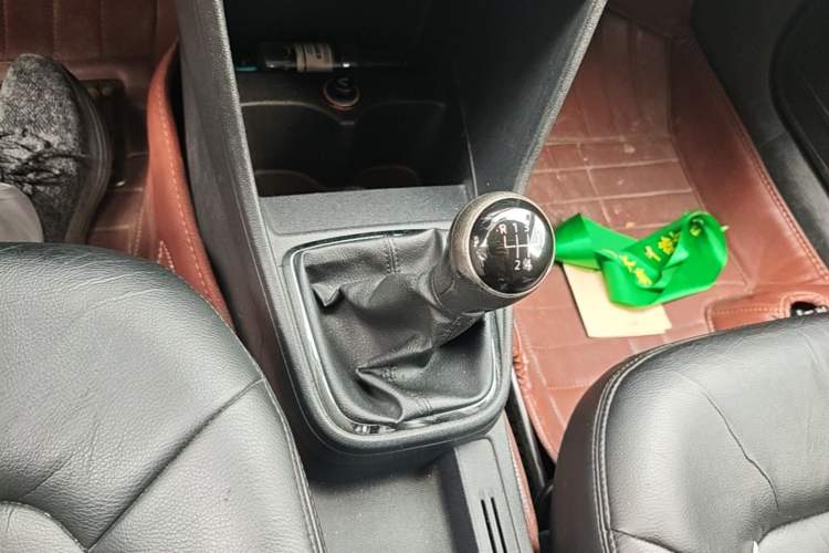 Used Volkswagen Jetta 2013 1.6L Manual Comfort Model Gear Lever