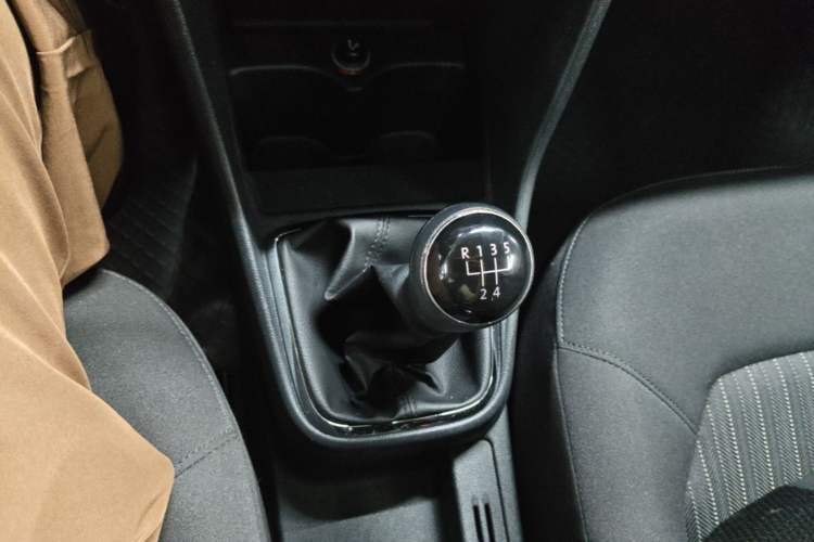 Used Volkswagen Jetta 2013 1.6L Manual Comfort Model Gear Lever