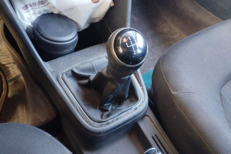 Used Volkswagen Jetta 2013 1.6L Manual Comfort Model Gear Lever