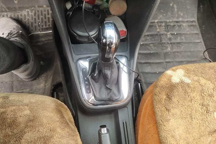 Used Volkswagen Jetta 2013 1.6L Automatic Comfort Model Gear Lever