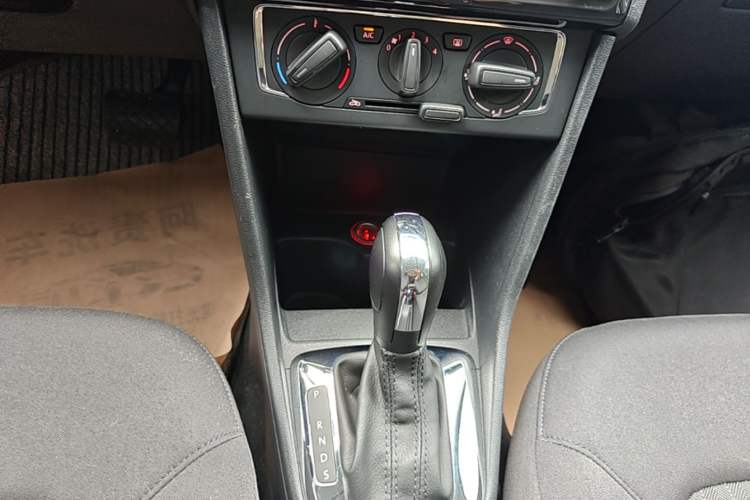 Used Volkswagen Jetta 2013 1.6L Automatic Comfort Model Gear Lever