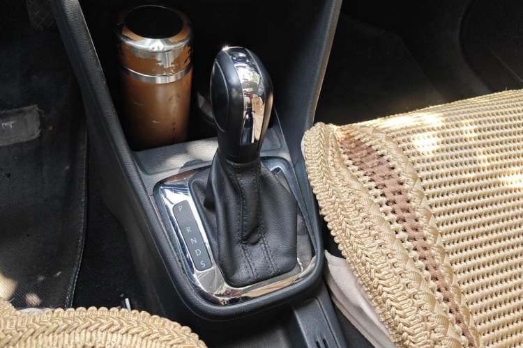 Used Volkswagen Jetta 2013 1.6L Automatic Comfort Model Gear Lever