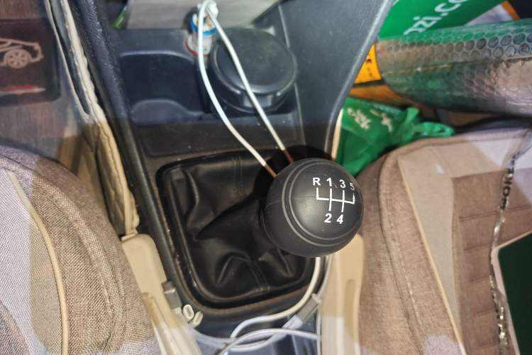Used Volkswagen Jetta 2013 1.6L Manual Fashion Edition Gear Lever