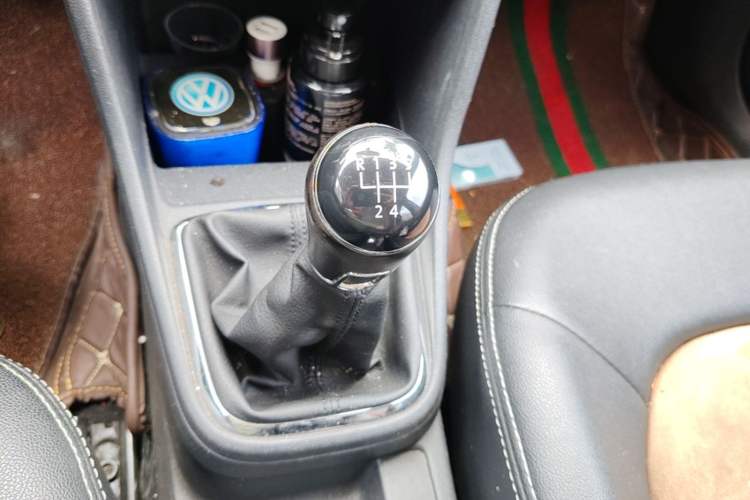 Used Volkswagen Jetta 2013 1.6L Manual Comfort Model Gear Lever