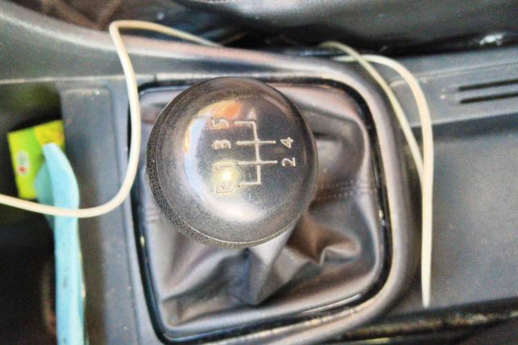 Used Volkswagen Jetta 2013 1.6L Manual Fashion Edition Gear Lever