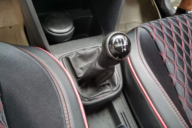 Used Volkswagen Jetta 2013 1.4L Manual Comfort Model Gear Lever