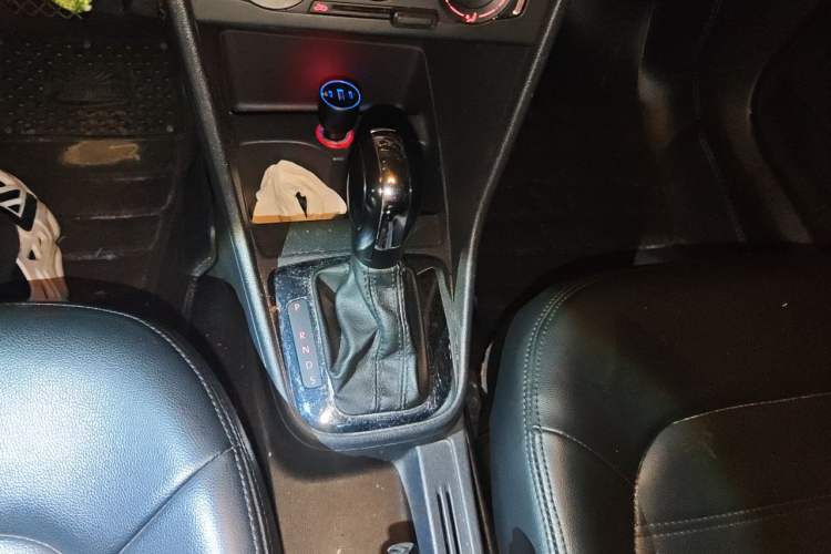 Used Volkswagen Jetta 2013 1.6L Automatic Comfort Model Gear Lever