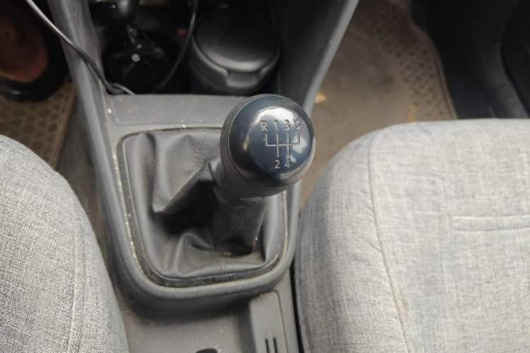 Used Volkswagen Jetta 2013 1.6L Manual Fashion Edition Gear Lever