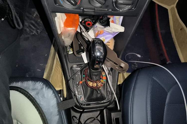 Used Volkswagen Jetta 2013 1.6L Automatic Fashion Model Gear Lever