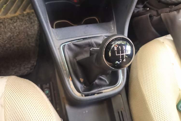 Used Volkswagen Jetta 2013 1.6L Manual Comfort Model Gear Lever