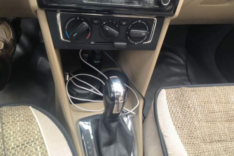 Used Volkswagen Jetta 2013 1.6L Automatic Luxury Model Gear Lever