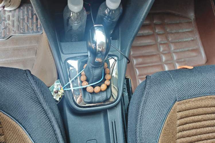 Used Volkswagen Jetta 2013 1.6L Automatic Fashion Model Gear Lever
