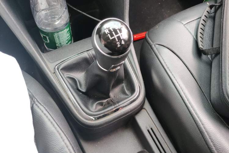 Used Volkswagen Jetta 2013 1.6L Manual Fashion Edition Gear Lever