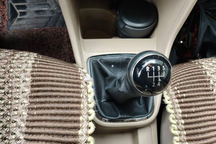 Used Volkswagen Jetta 2013 1.6L Manual Comfort Model Gear Lever