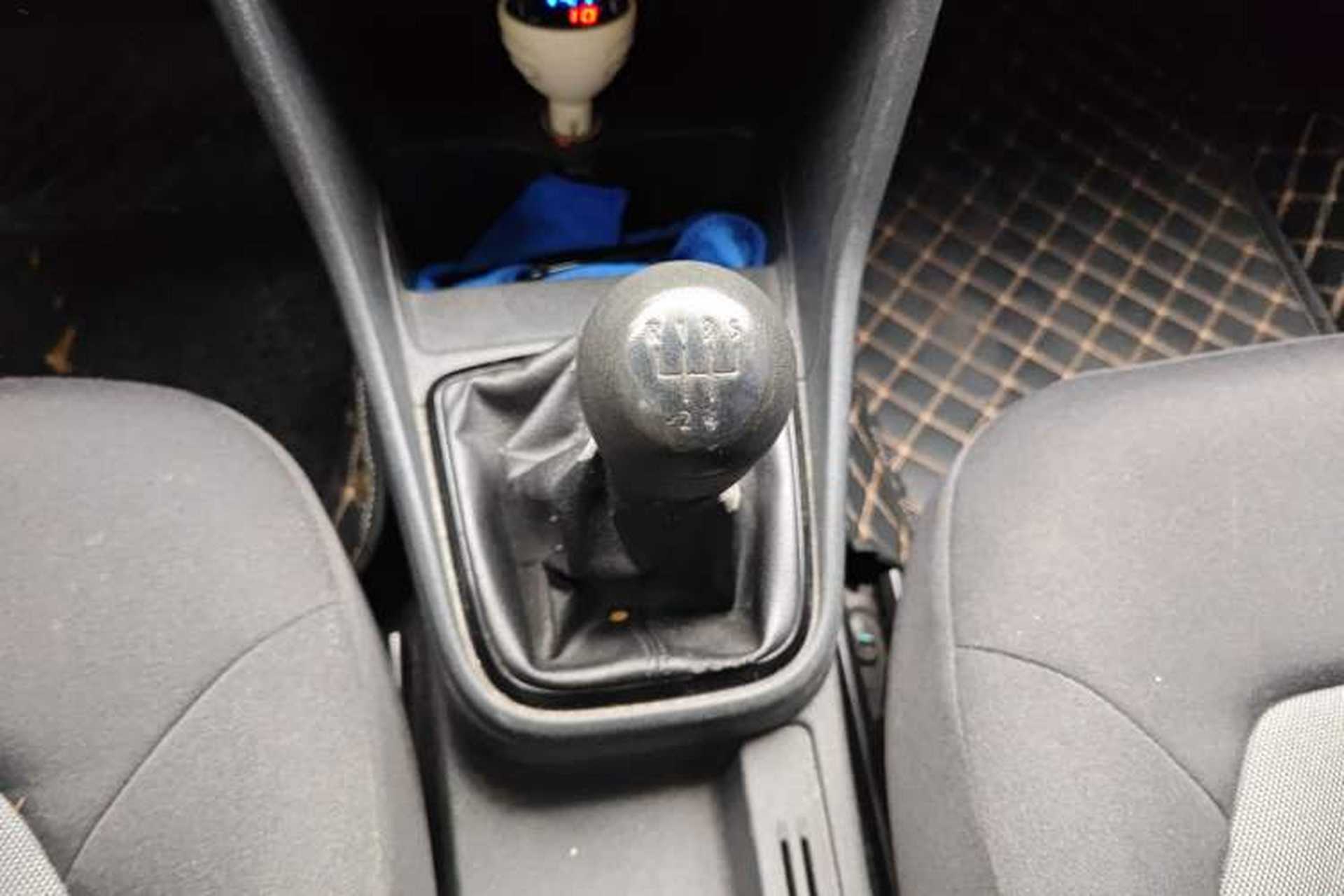 Used Volkswagen Jetta 2013 1.6L Manual Fashion Edition Gear Lever