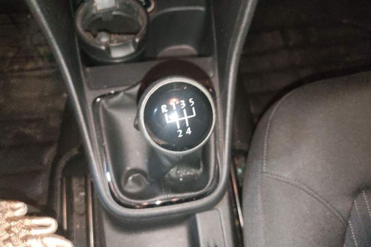 Used Volkswagen Jetta 2013 1.6L Manual Comfort Model Gear Lever