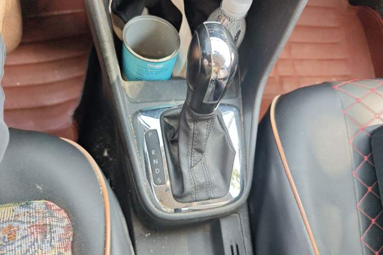 Used Volkswagen Jetta 2013 1.6L Automatic Fashion Model Gear Lever