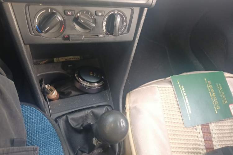 Used Volkswagen Jetta 2013 1.6L Manual Fashion Edition Gear Lever