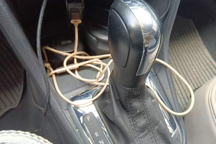 Used Volkswagen Jetta 2013 1.6L Automatic Comfort Model Gear Lever