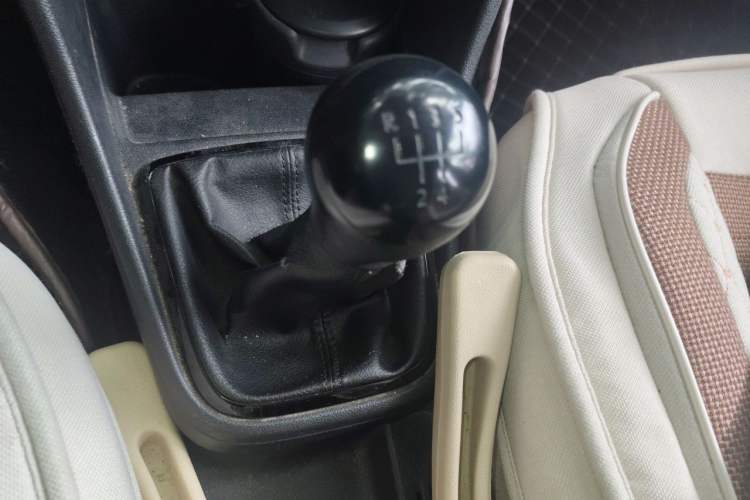 Used Volkswagen Jetta 2013 1.6L Manual Fashion Edition Gear Lever
