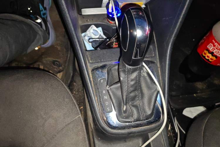 Used Volkswagen Jetta 2013 1.6L Automatic Fashion Model Gear Lever