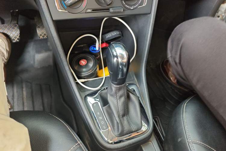 Used Volkswagen Jetta 2013 1.6L Automatic Comfort Model Gear Lever
