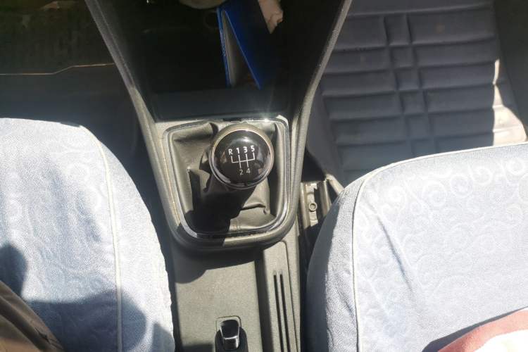 Used Volkswagen Jetta 2013 1.6L Manual Comfort Model Gear Lever