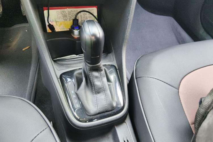 Used Volkswagen Jetta 2013 1.6L Automatic Comfort Model Gear Lever