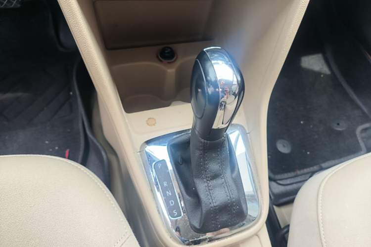 Used Volkswagen Jetta 2013 1.6L Automatic Comfort Model Gear Lever