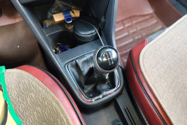 Used Volkswagen Jetta 2013 1.6L Manual Comfort Model Gear Lever
