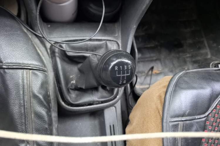 Used Volkswagen Jetta 2013 1.6L Manual Fashion Edition Gear Lever