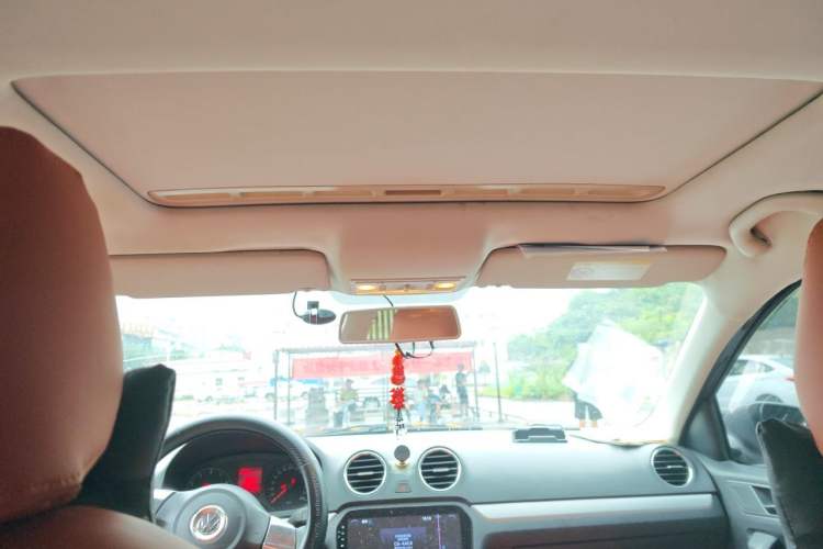 Used Volkswagen Jetta 2013 1.6L Manual Comfort Model Headliner