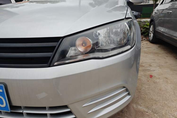 Used Volkswagen Jetta 2013 1.6L Automatic Fashion Model Left Front Headlight