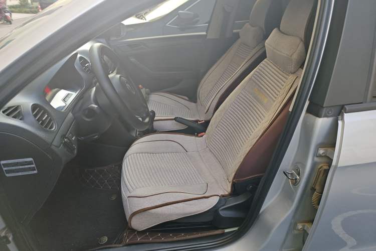Used Volkswagen Jetta 2013 1.6L Manual Fashion Edition Left Front Seat