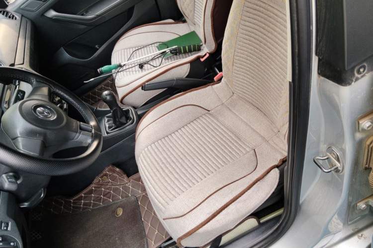 Used Volkswagen Jetta 2013 1.6L Manual Fashion Edition Left Front Seat
