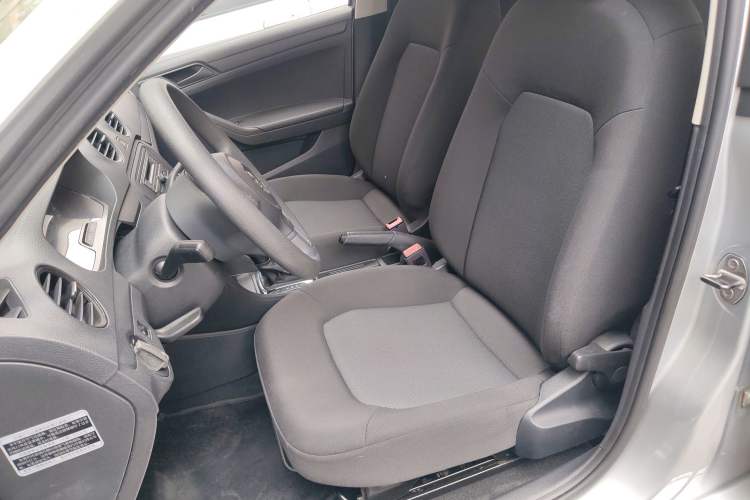 Used Volkswagen Jetta 2013 1.6L Automatic Fashion Model Left Front Seat