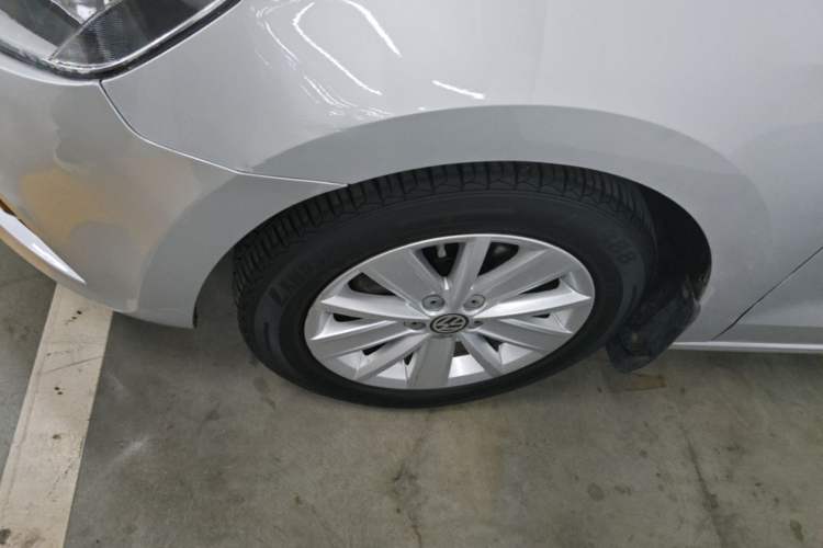 Used Volkswagen Jetta 2013 1.6L Manual Comfort Model Left Front Wheel Hub